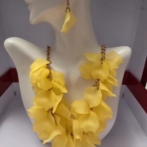 Elegant Yellow Floral Necklace and Earring Set
